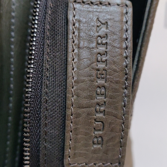 Gorgeous Burberry Suede Neutral Leather Hobo Minimalist - Picture 13 of 17